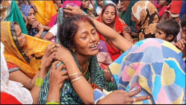 Girls who went to take bath in Yamuna river drowned in the strong current of water