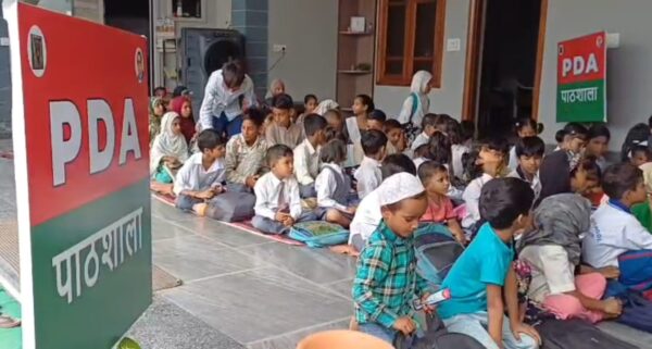 A for Akhilesh... D for Dimple Yadav... , M for Mulayam Singh, BSP leader opened PDA school in his house, S for Samajwadi Party is being taught.