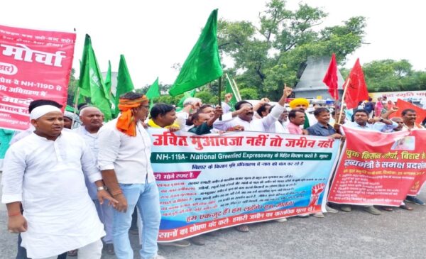 Thousands of farmers reached to surround CM Nitish Kumar's residence