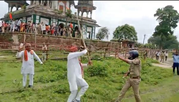 Uproar between two groups over Mazar in Fatehpur