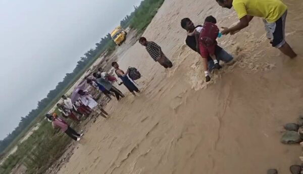 Rainy rivers are in spate School children