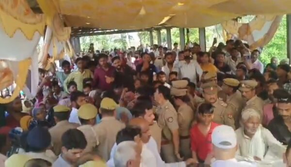 Flood victims in Hastinapur returned relief material, Reprimanded the state minister, Villagers said - "We don't want relief-we want life"