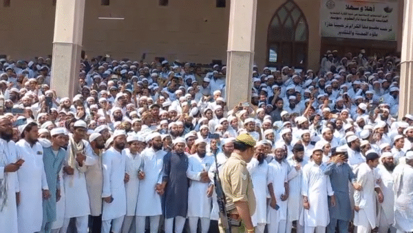 Afghan Foreign Minister welcomed at Darul Uloom Deoband