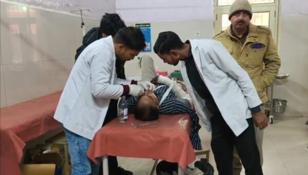 A car carrying criminals fleeing from the police ran over a motorcyclist