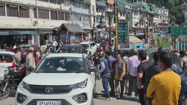 Roads jammed in Mussoorie