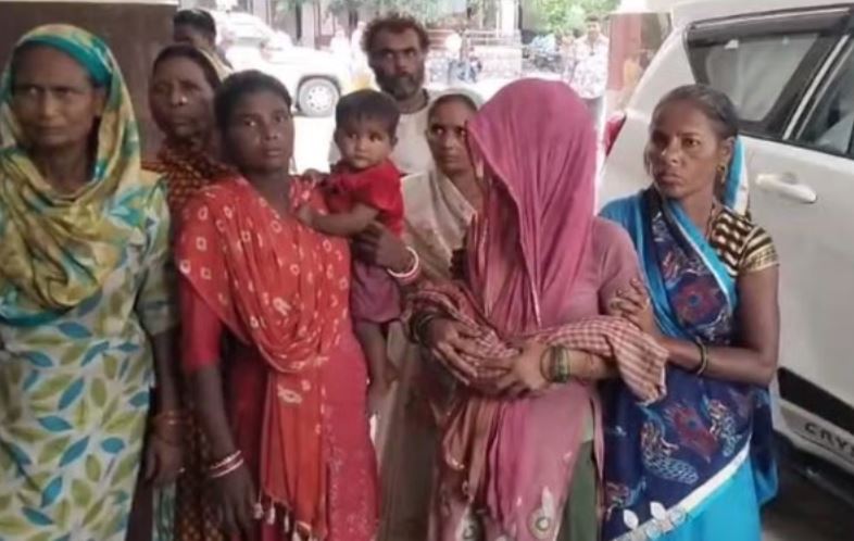 Woman reached collectorate with child's dead body in her lap, Accused female constable of pushing her, Child died due to constable pushing her