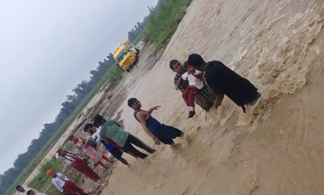 Rainy rivers are in spate School children