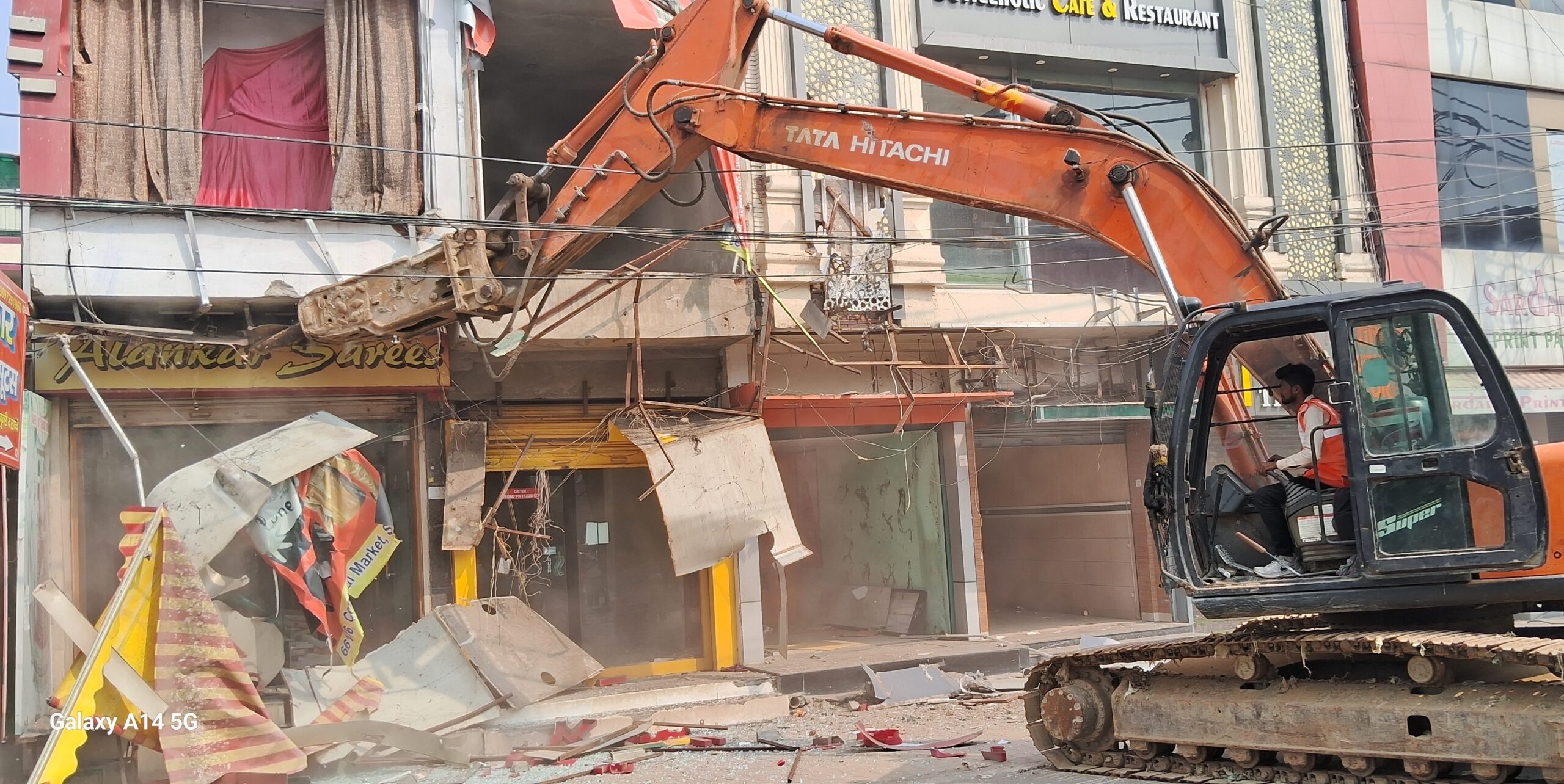 Bulldozer roared on 35 year old shopping complex in Meerut