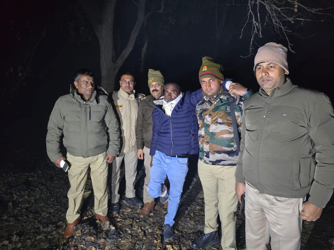 A wanted criminal with a Rs. 25000 reward on his head was arrested after an encounter, Sustained a gunshot wound to his leg.