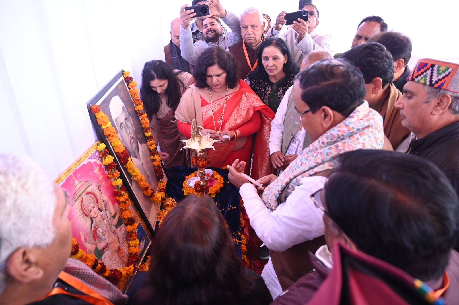 Keshav Prasad Maurya unveiled the statue of freedom fighter, Former MP Babu Mulkiraj Saini in the premises of MRS School.