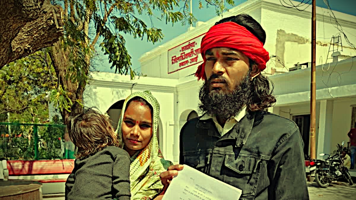 Jalaun couple demands compensation, Jalaun baby born after sterilization, UP sterilization, UP health, Woman gives birth after sterilization,
