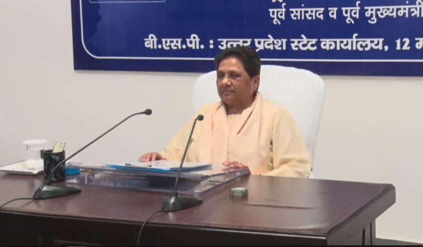 Mayawati Seeks Feedback from State Functionaries