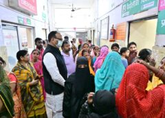 मरीज़ बनकर लखनऊ के चिनहट CHC में लाइन में लगे बृजेश पाठक, गंदगी के ढेर देखकर भड़के डिप्टी सीएम 