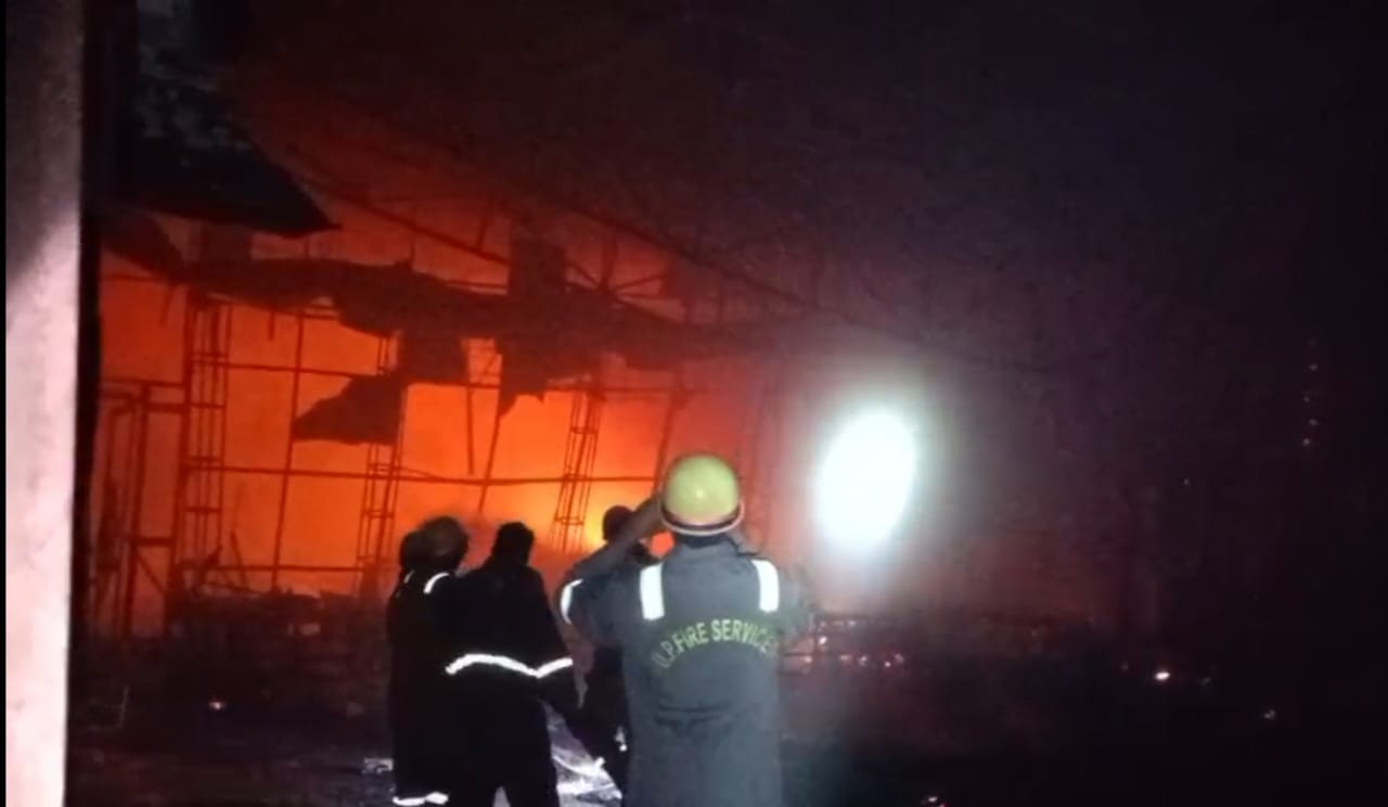 A massive fire in a banquet hall caused losses worth lakhs, A major tragedy averted during the wedding season.