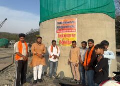 नवरात्र मेले से पहले शाकुंभरी में लगाए विवादित पोस्टर, बजरंग दल ने की मुस्लिमों के प्रवेश पर रोक की मांग