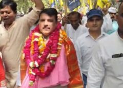 AAP MP संजय सिंह बोले- “हम मोदी से नहीं डरते, हमें नौकरी दो या 10,000 रुपये महीने दो।”