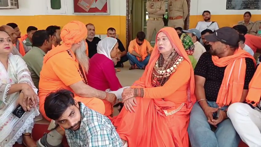 देवबंद में शिव मंदिर के दावे पर फिर गरमाई सियासत, हिंदू रक्षा दल ने प्रशासन को सौंपा ज्ञापन