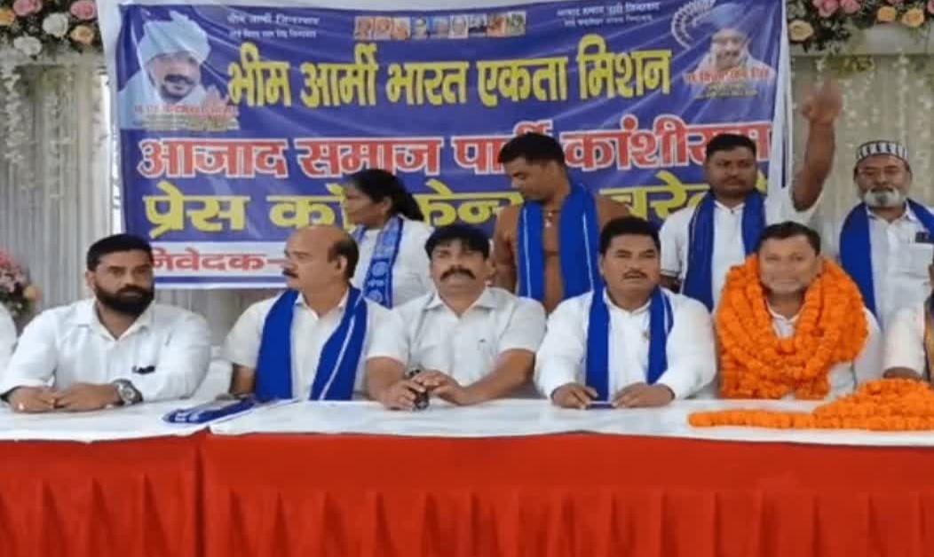 बरेली में बसपा को झटका, शरीफ अली अल्वी ने सैकड़ों समर्थकों के साथ आजाद समाज पार्टी का थामा दामन