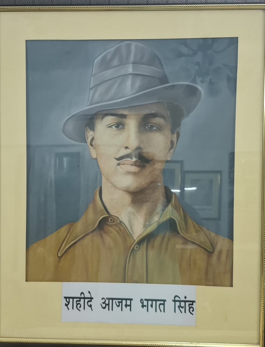 saharanpur independence day news, Nephew Kiranjit Singh Sandhu, central assembly bomb, Kashmiri Gate Delhi Photographer, Bhagat Singh Hat Photo Story,