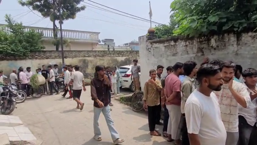 प्रेमी से मिलने गई दो नाबालिग छात्राओं ने फांसी लगाने का किया प्रयास, एक की मौत दूसरी की हालत गंभीर, जानिए क्यों उठाया खौफनाक कदम ?