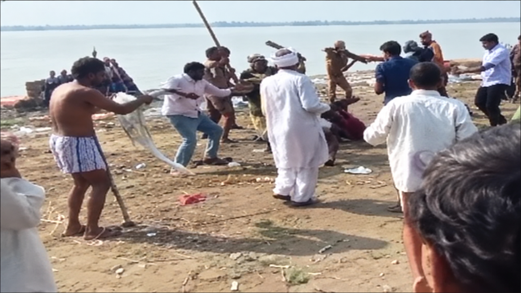 Bloody clashes during a funeral in Amroha