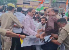 सहारनपुर में कांग्रेसियों का कलेक्ट्रेट पर हंगामा, धक्का-मुक्की में जिलाध्यक्ष का फटा कुर्ता; महानगर अध्यक्ष समेत कई गिरफ्तार