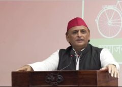 लोकतंत्र सेनानियों से अखिलेश का संवाद, 51 हजार सम्मान राशि के वादे के साथ भाजपा पर तीखे सवाल; जलभराव से लेकर लोकतंत्र तक उठाए मुद्दे