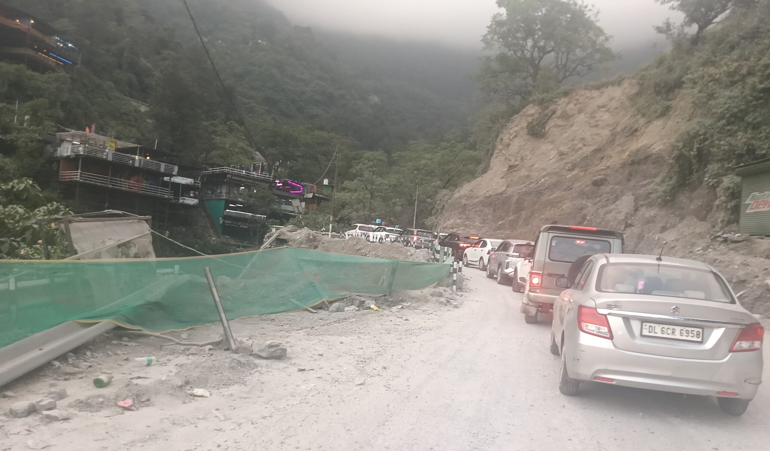 Roads jammed in Mussoorie